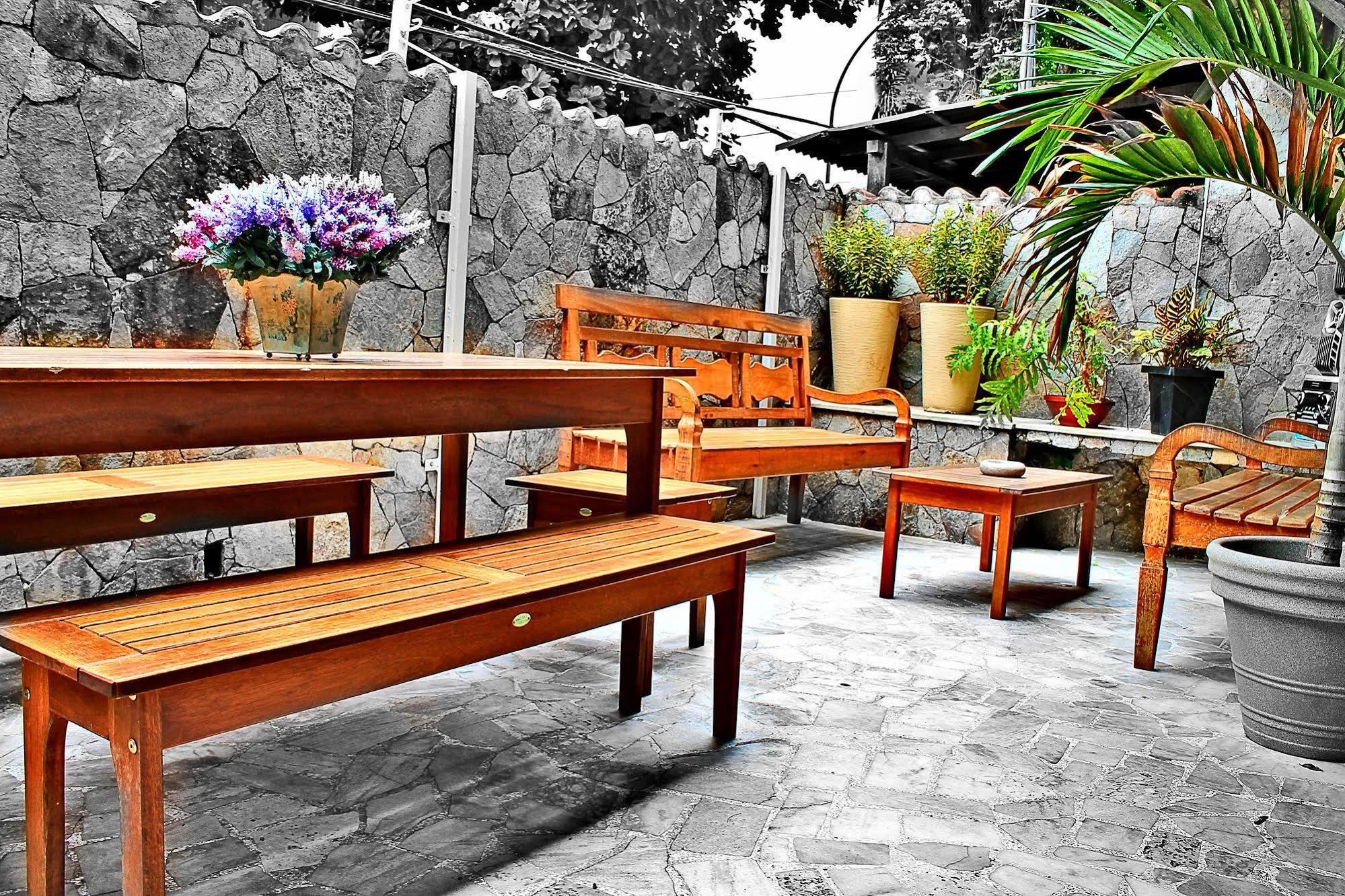 Hostal Beach Backpackers *